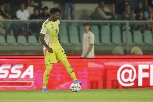 尤文官方：卡巴尔右大腿股二头肌中度损伤，两周后复查