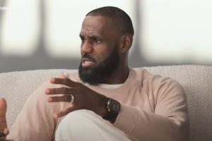 詹姆斯：现在十名球员中就有六七八位能飞天遁地 20年前凤毛麟角