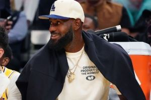 A-史密斯怒喷老詹：烂片不拍续集 历史第二人为何靠噱头博关注？